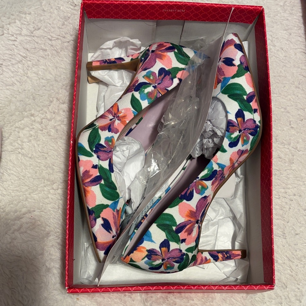 Kelly & Katie Floral Pointed-Toe Pumps in Pink, Blue, Green and Orange - Picture 4 of 7